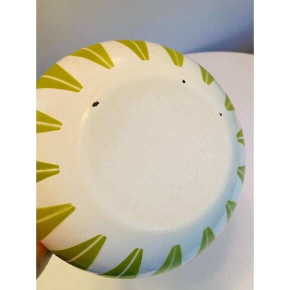 Vintage Cathrineholm Lotus Bowl, 8", Avocado Green and White Enameled Steel Bowl - Picture 8 of 9